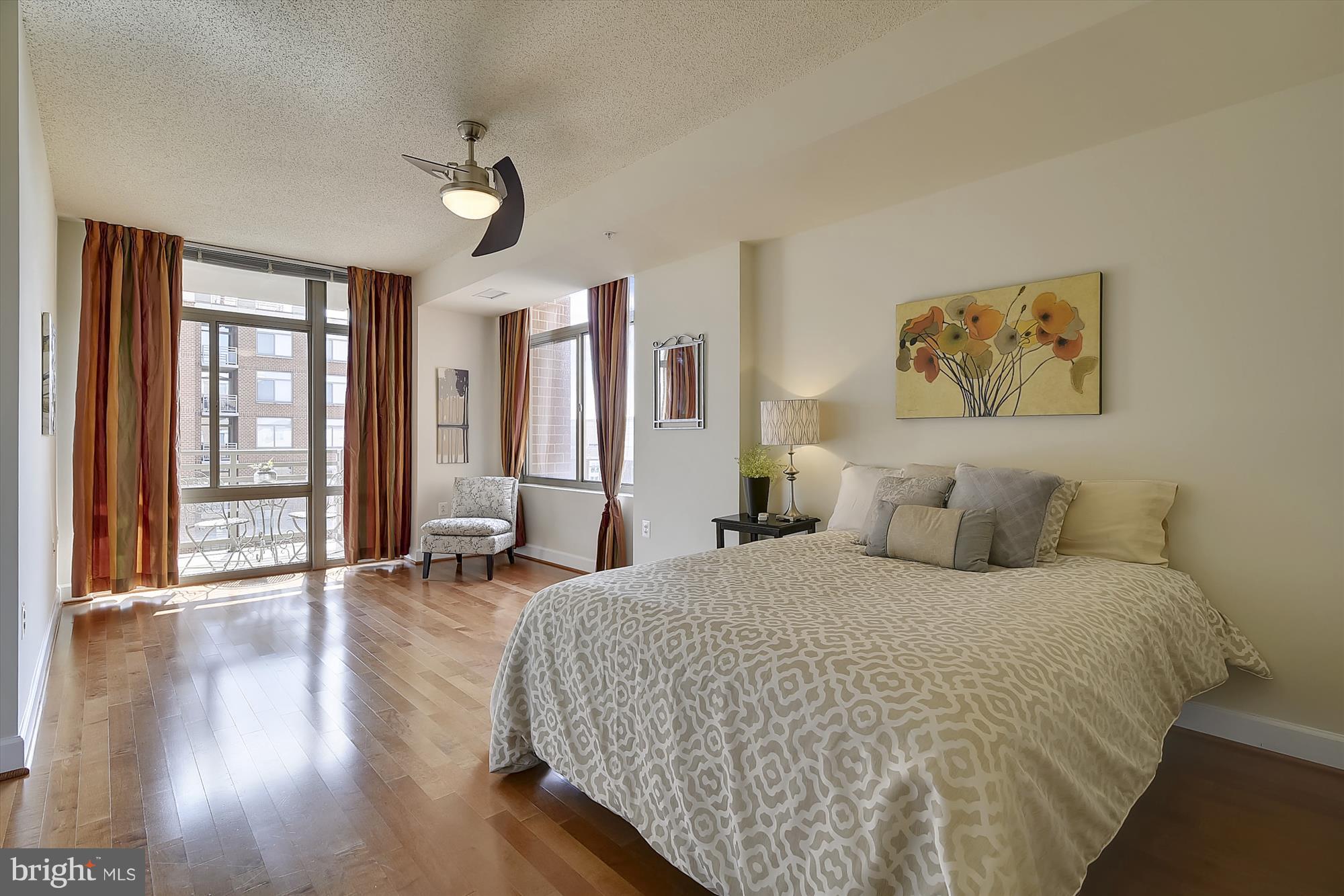 3600 South Glebe Road, Unit 718W Arlington, VA 22202 - Photo 11 of 28 King Size Master Bedroom