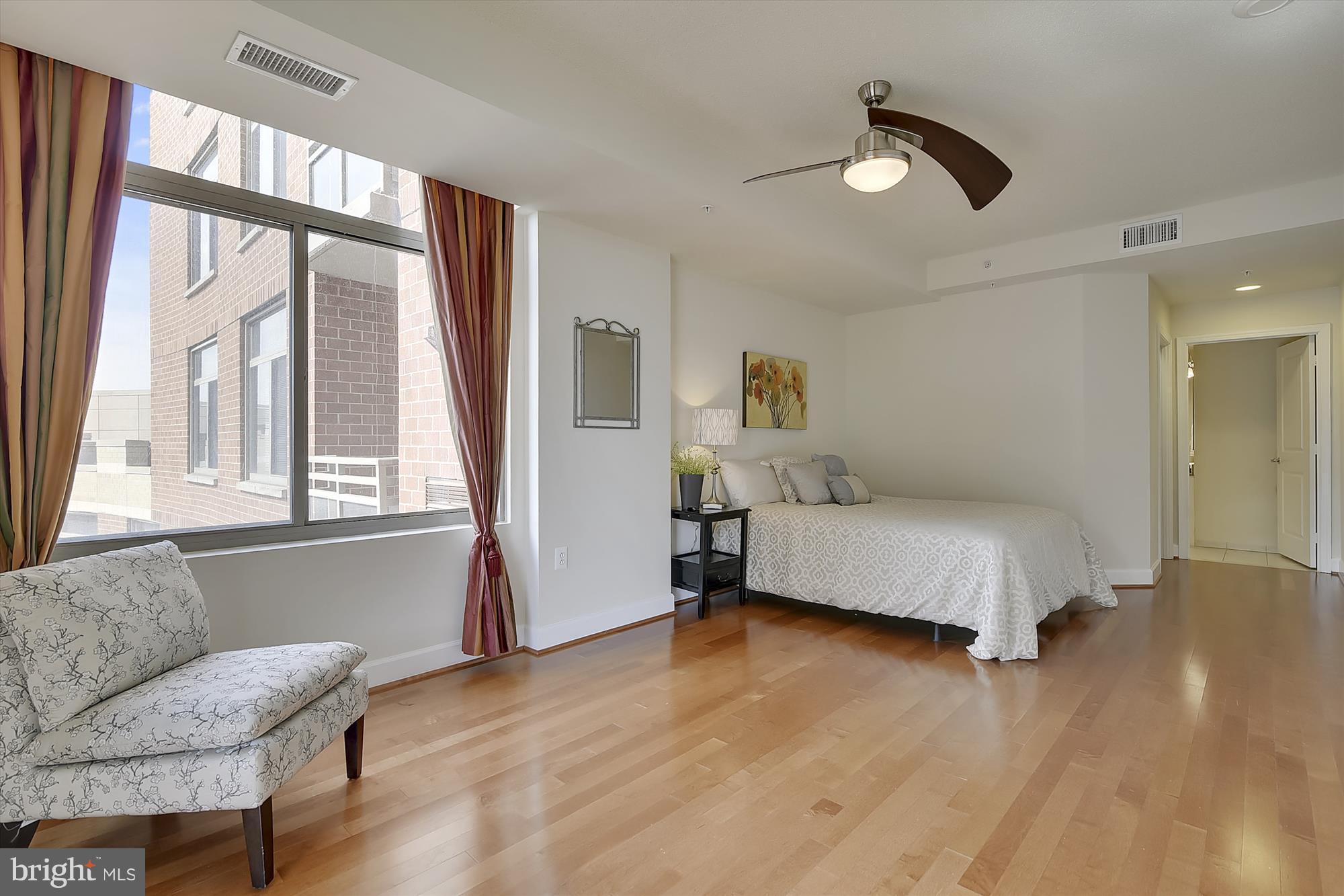 3600 South Glebe Road, Unit 718W Arlington, VA 22202 - Photo 12 of 28 Master ensuite