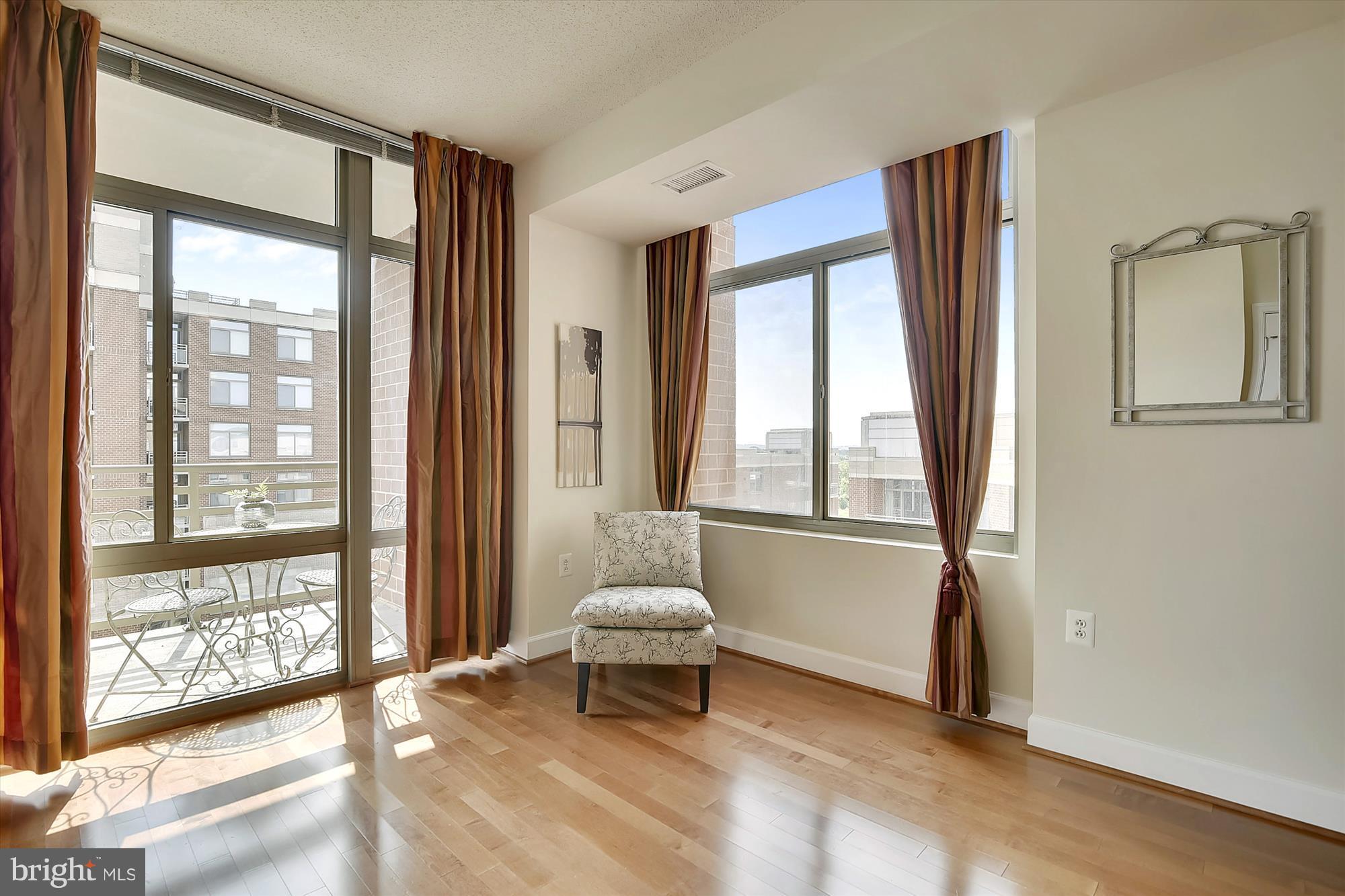 3600 South Glebe Road, Unit 718W Arlington, VA 22202 - Photo 13 of 28 Master Sitting Area