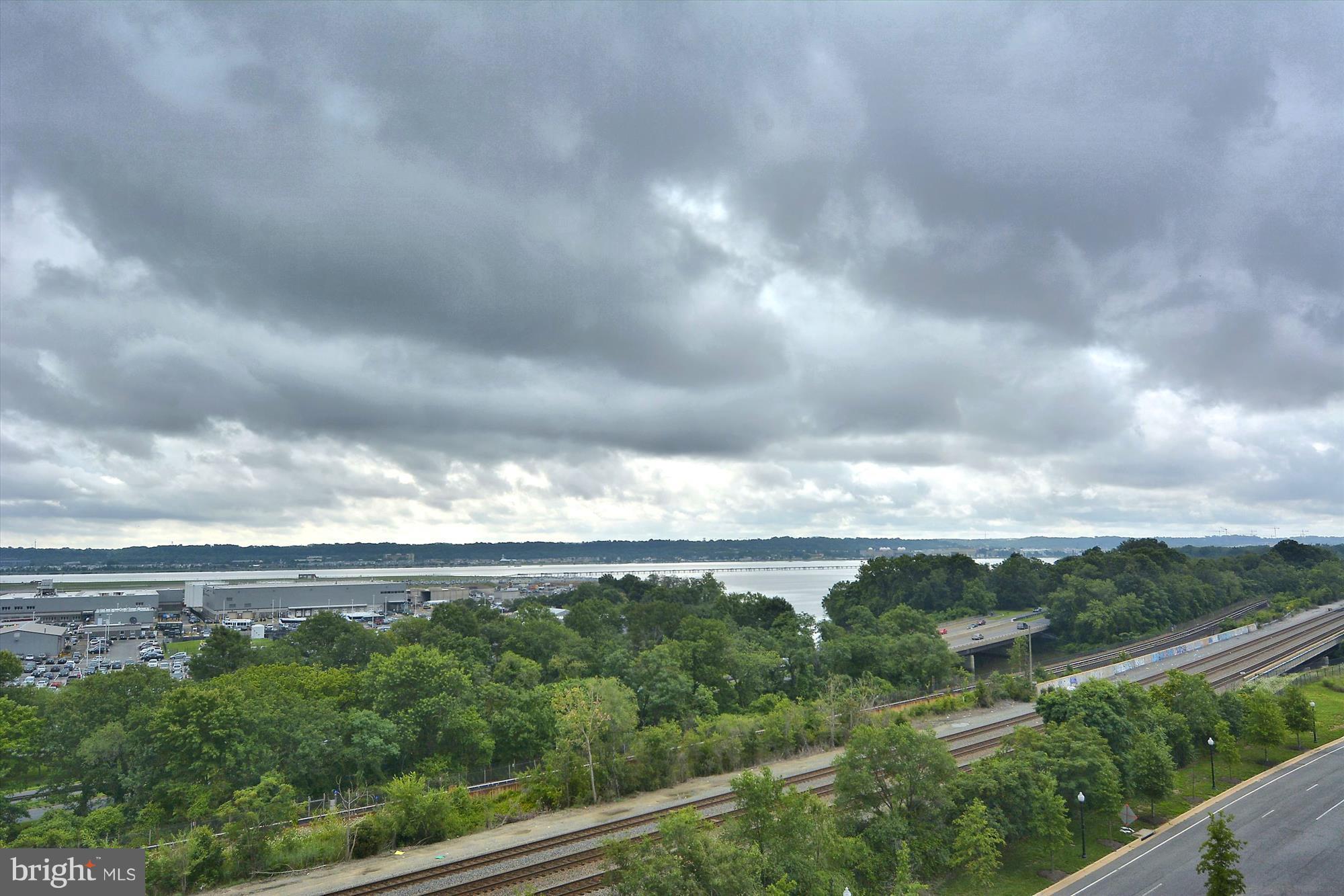 3600 South Glebe Road, Unit 718W Arlington, VA 22202 - Photo 24 of 28 Sweeping River View from friendly Rooftop Terrace