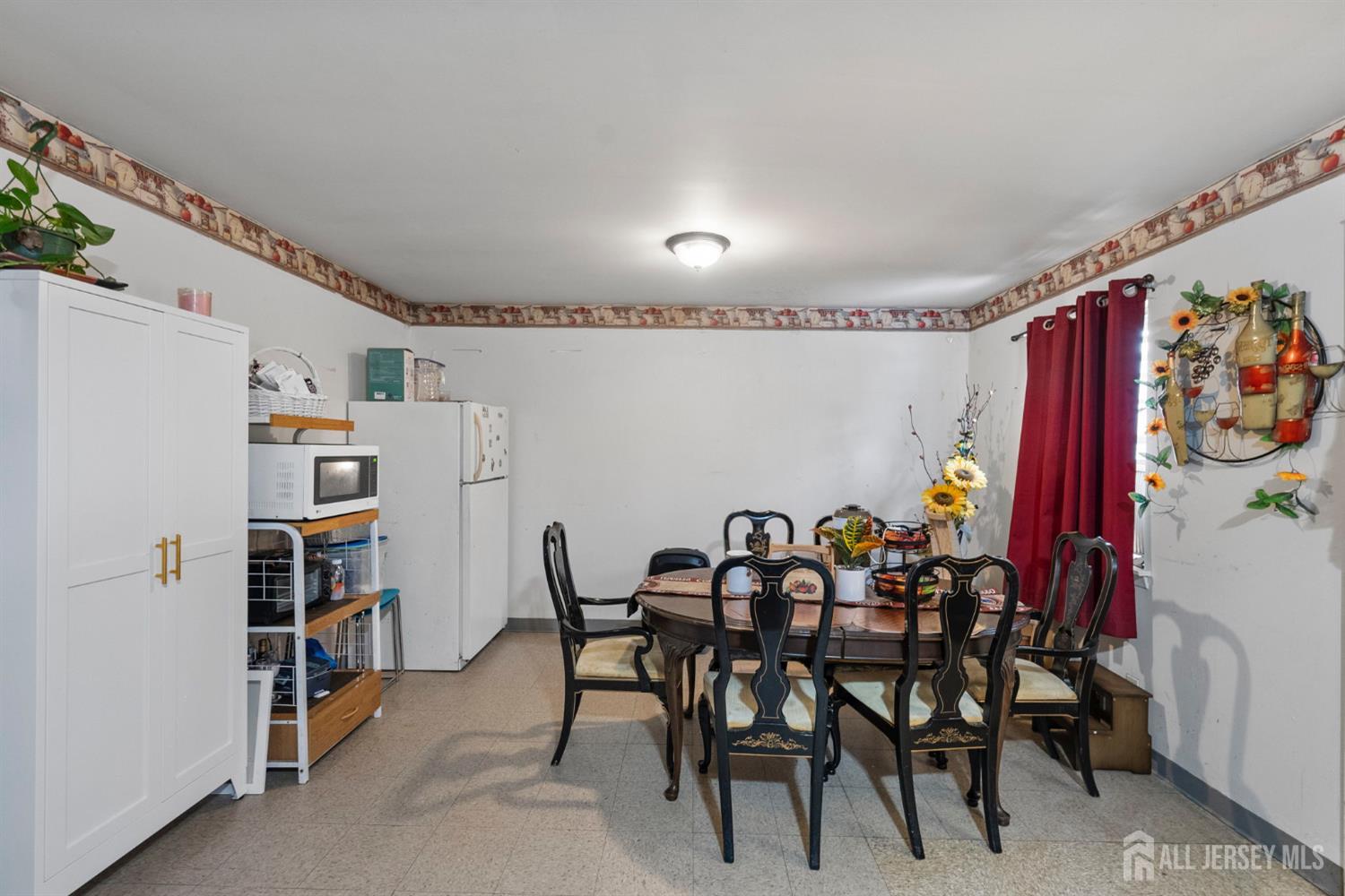 16 Millstone Road Somerset, NJ 08873 - Photo 25 of 35 a view of a dining room with furniture and a ceiling fan