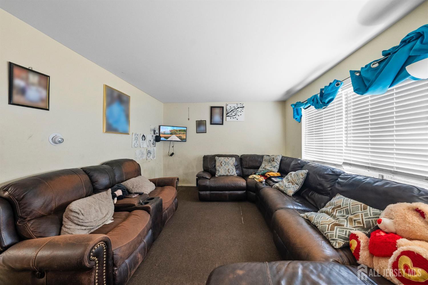 16 Millstone Road Somerset, NJ 08873 - Photo 8 of 35 a living room with furniture