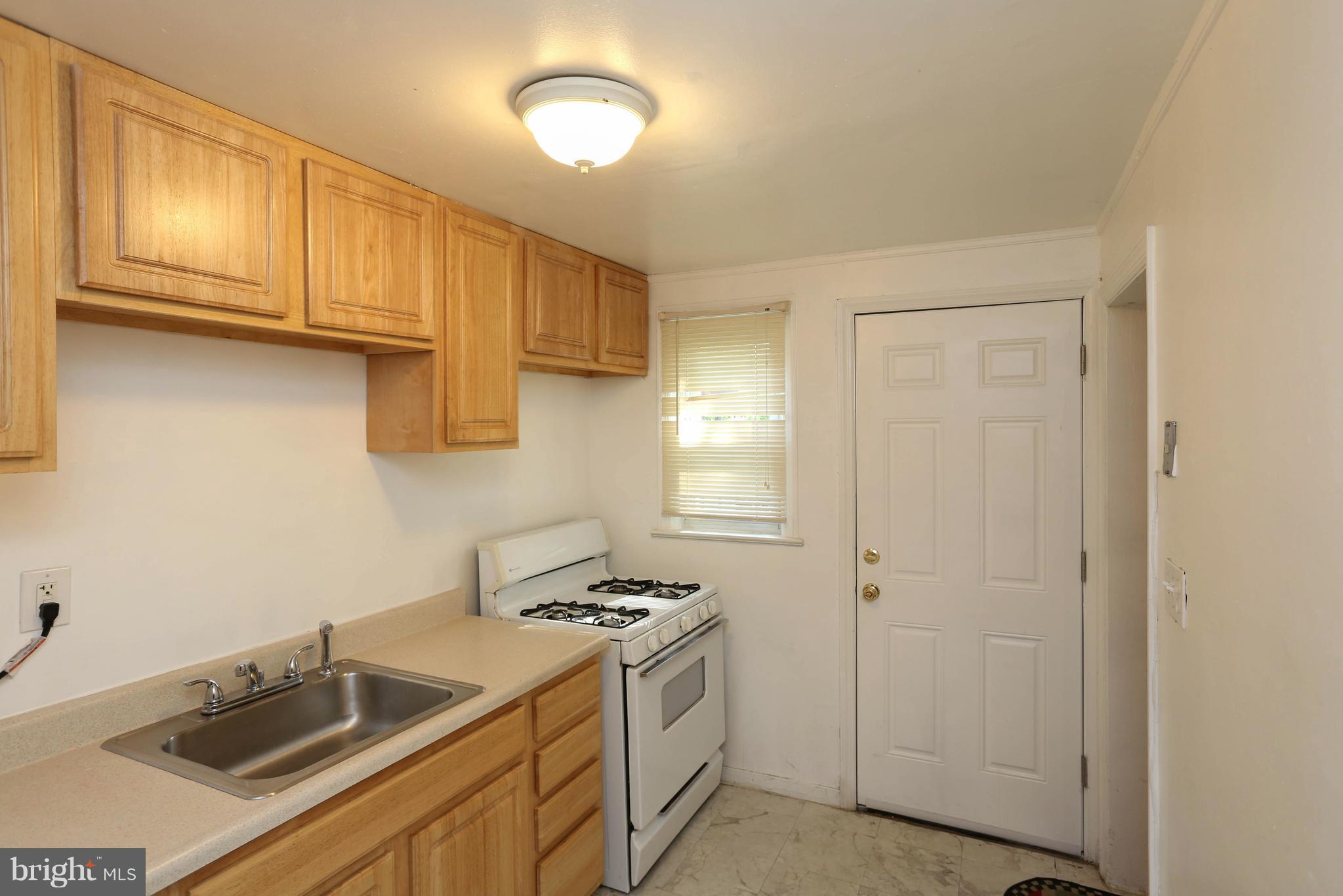 5117 Levindale Road Baltimore, MD 21215 - Photo 3 of 28 Kitchen