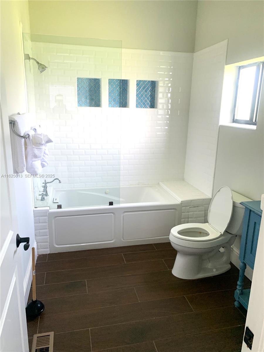 22750 Southwest 154th Avenue Miami, FL 33170 - Photo 15 of 37 a bathroom with a bathtub a sink and a toilet