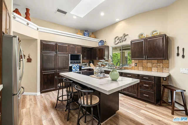 $8,000 | 40560 Glenwood Lane, Palm Desert, CA 92260