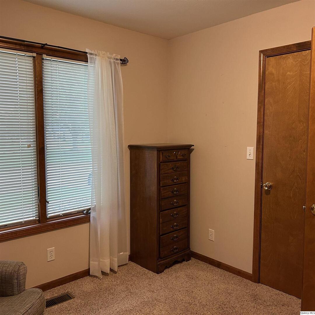 261 Lexington Quincy, IL 62305 - Photo 14 of 21