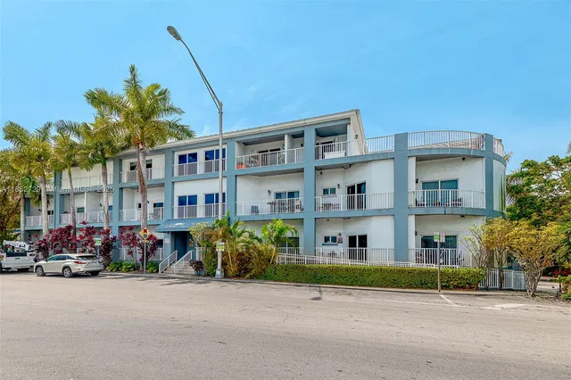 $1,900 | 2734 Bird Avenue, Unit 107, Miami, FL 33133