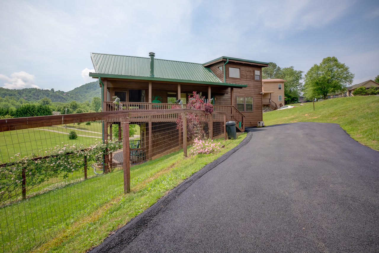 3409 Cherokee Ridge Way Sevierville, TN 37862 - Photo 6 of 40 _F5A3482_3_4_5_6