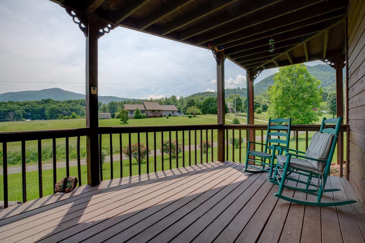 3409 Cherokee Ridge Way Sevierville, TN 37862 - Photo 7 of 40 _F5A3396_397_398_399_400_401_402