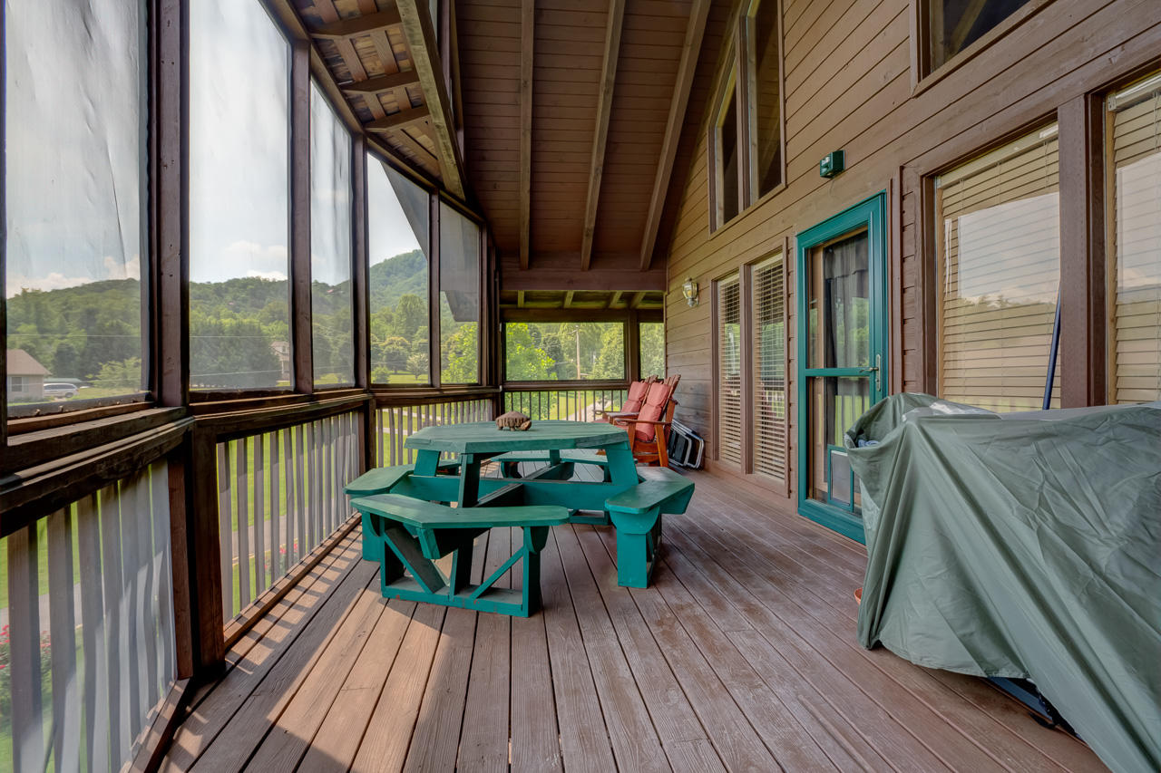 3409 Cherokee Ridge Way Sevierville, TN 37862 - Photo 9 of 40 _F5A3431_2_3_4_5_6