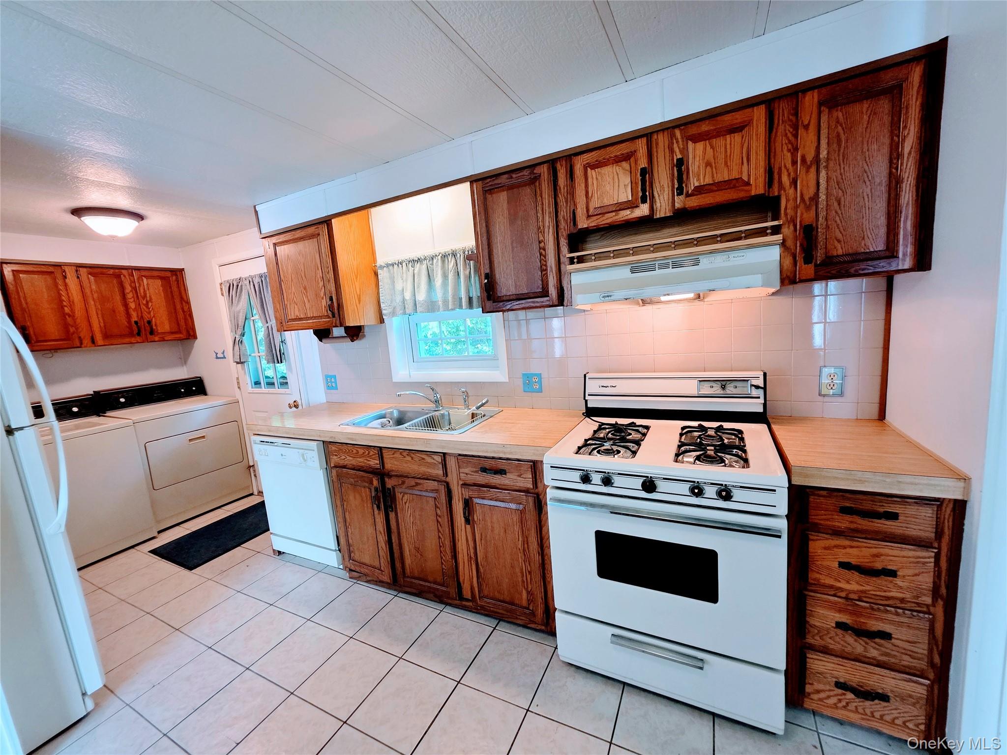 35 Perry Road Hyde Park, NY 12538 - Photo 13 of 43