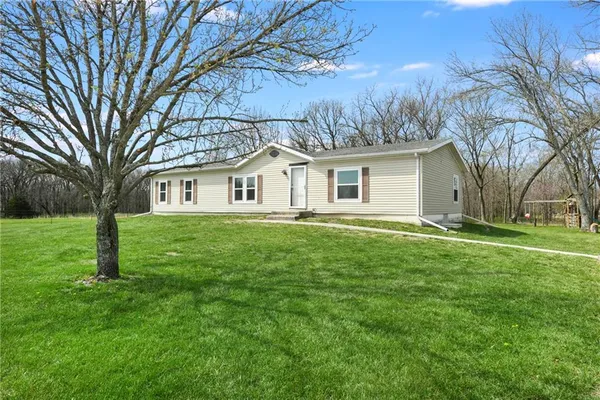$450,000 | 9661 West 343rd Street, Paola, KS 66071