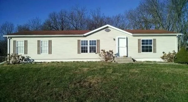 $450,000 | 9661 West 343rd Street, Paola, KS 66071
