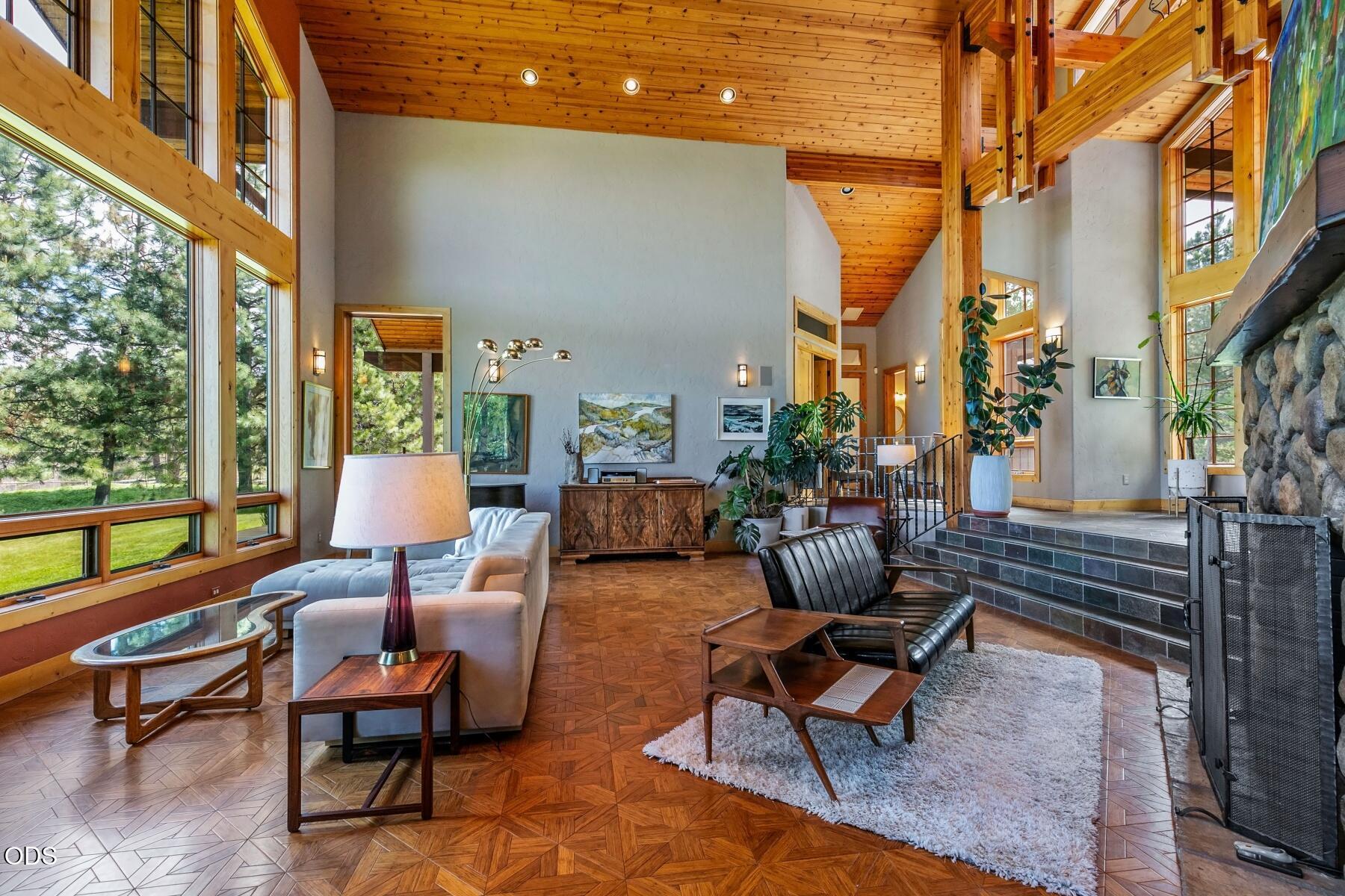 55383 Huntington Road Bend, OR 97707 - Photo 8 of 47