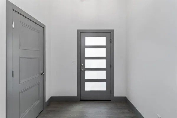 a view of empty room with window