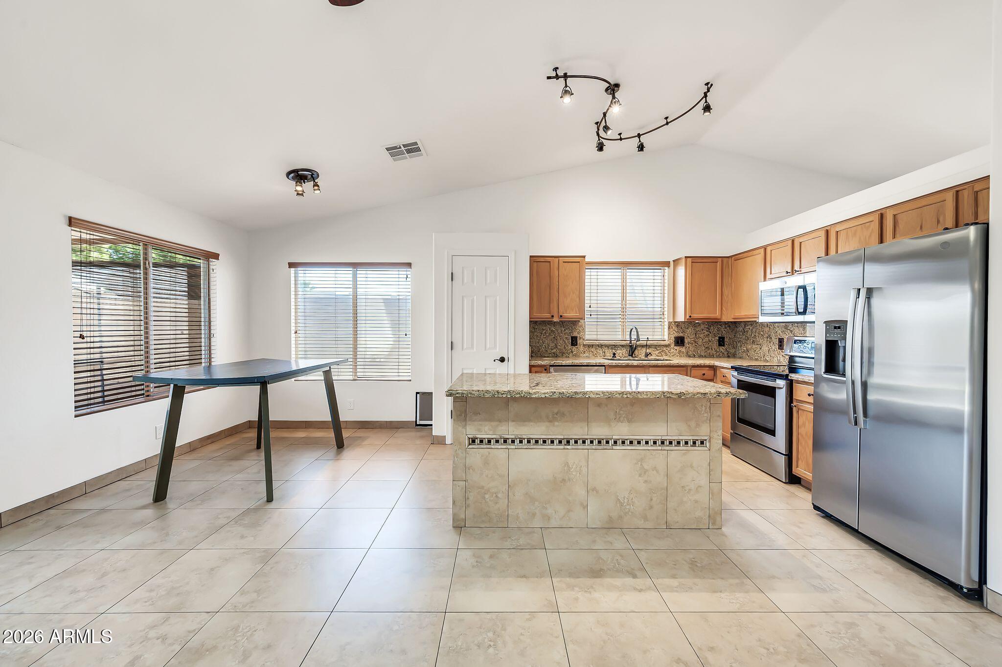 3048 East Erie Street Gilbert, AZ 85295 - Photo 12 of 47 Eat-in Kitchen
