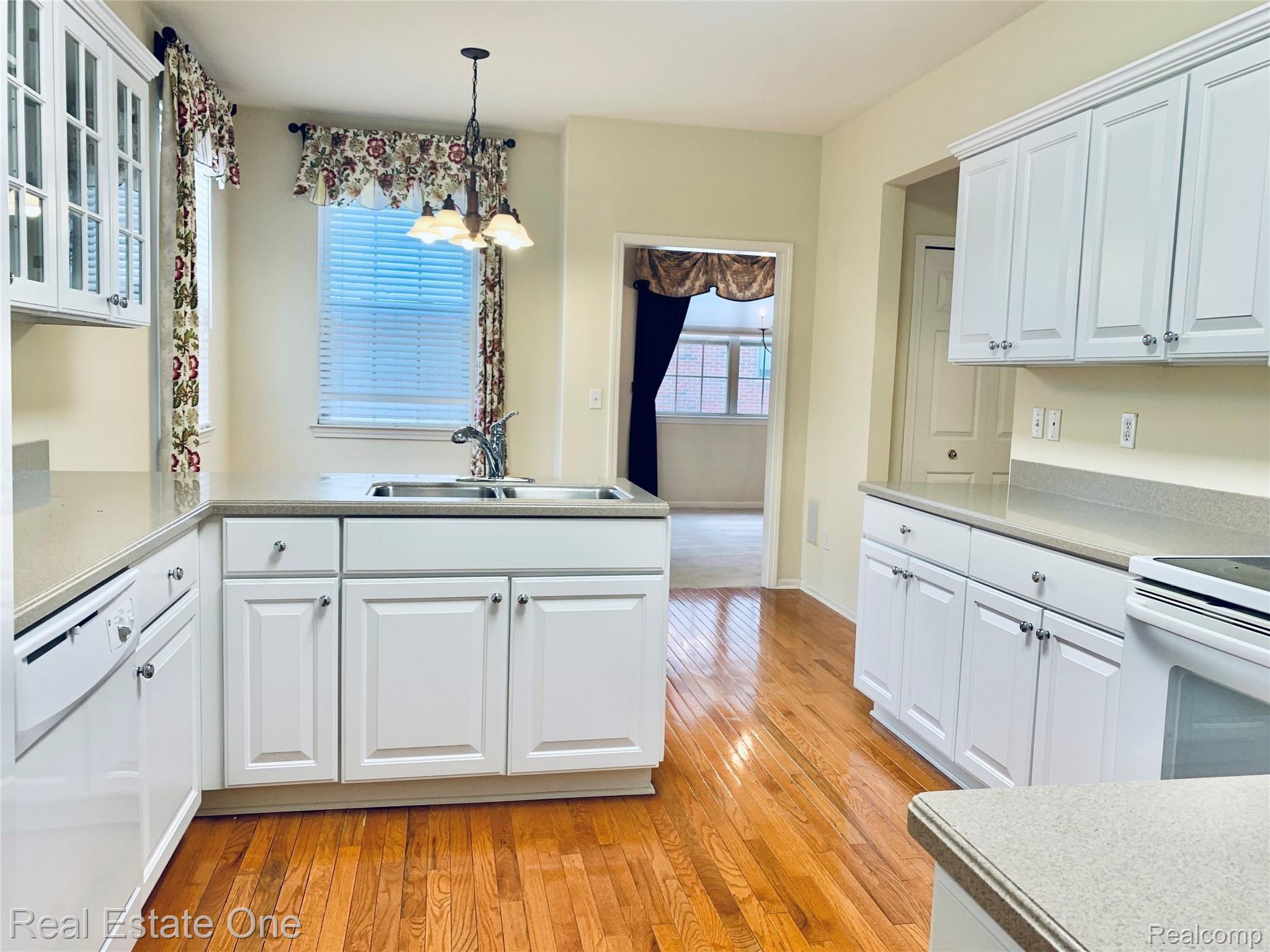 3841 Winding Brk Circle Rochester, MI 48309 - Photo 13 of 36 Appliances Included