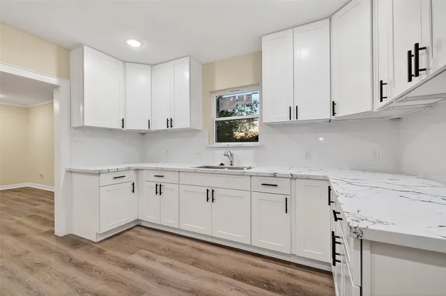 $2,295 | 2725 Avenue F, Rosenberg, TX 77471