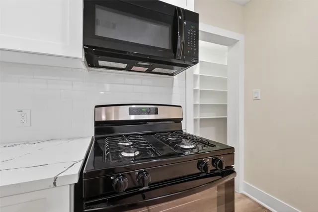 $2,295 | 2725 Avenue F, Rosenberg, TX 77471