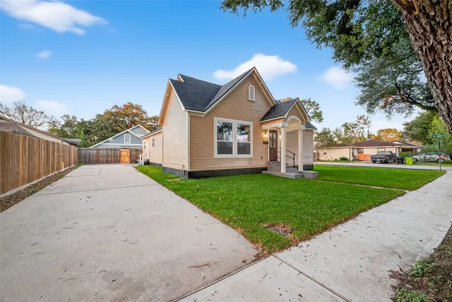 $2,295 | 2725 Avenue F, Rosenberg, TX 77471