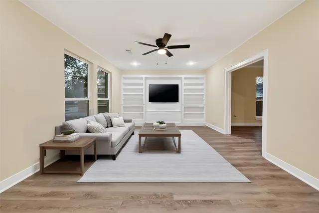 $2,295 | 2725 Avenue F, Rosenberg, TX 77471