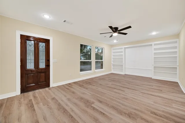 $2,295 | 2725 Avenue F, Rosenberg, TX 77471