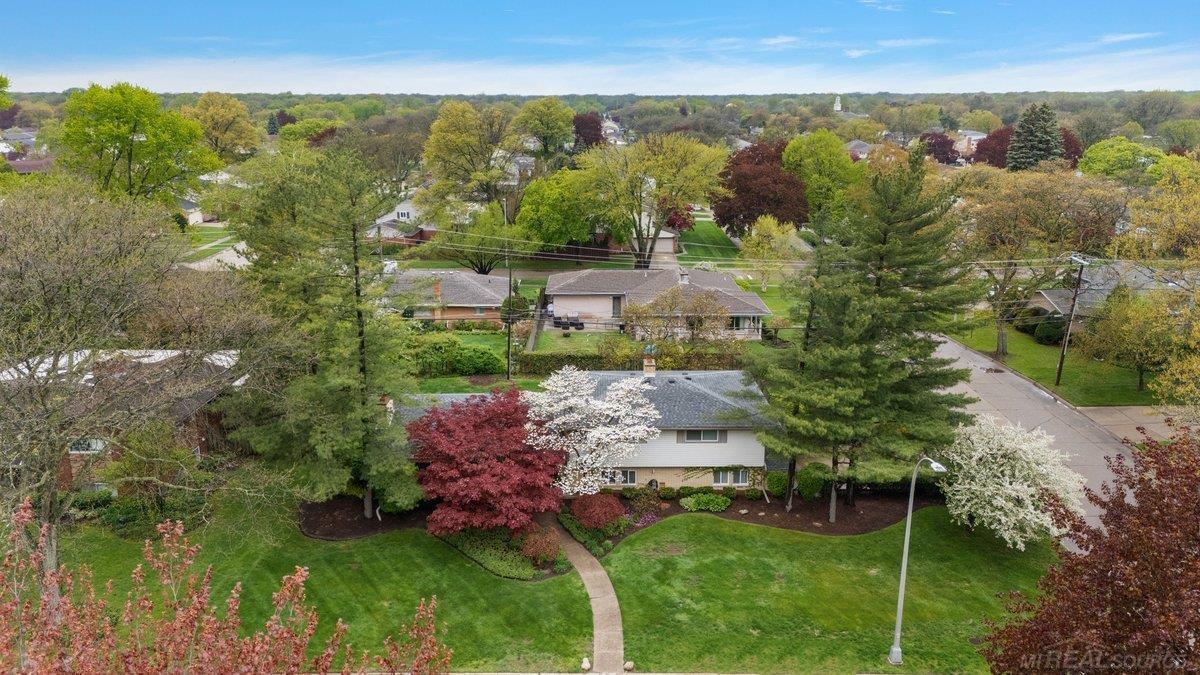 939 Ballantyne Road Grosse Pointe, MI 48236 - Photo 32 of 35 50175159-54B3A7CA-95D6-46D3-978A-41730ACA623C.JPG