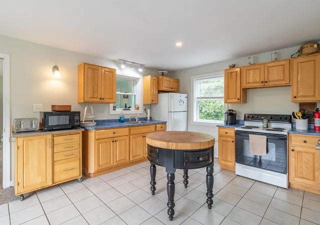 $569,900 | 225 Spectacle Pond Road, Island Pond, VT 05846