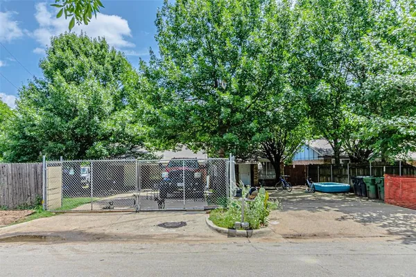 $269,000 | 605 North Pecan Street, Unit A, Arlington, TX 76011