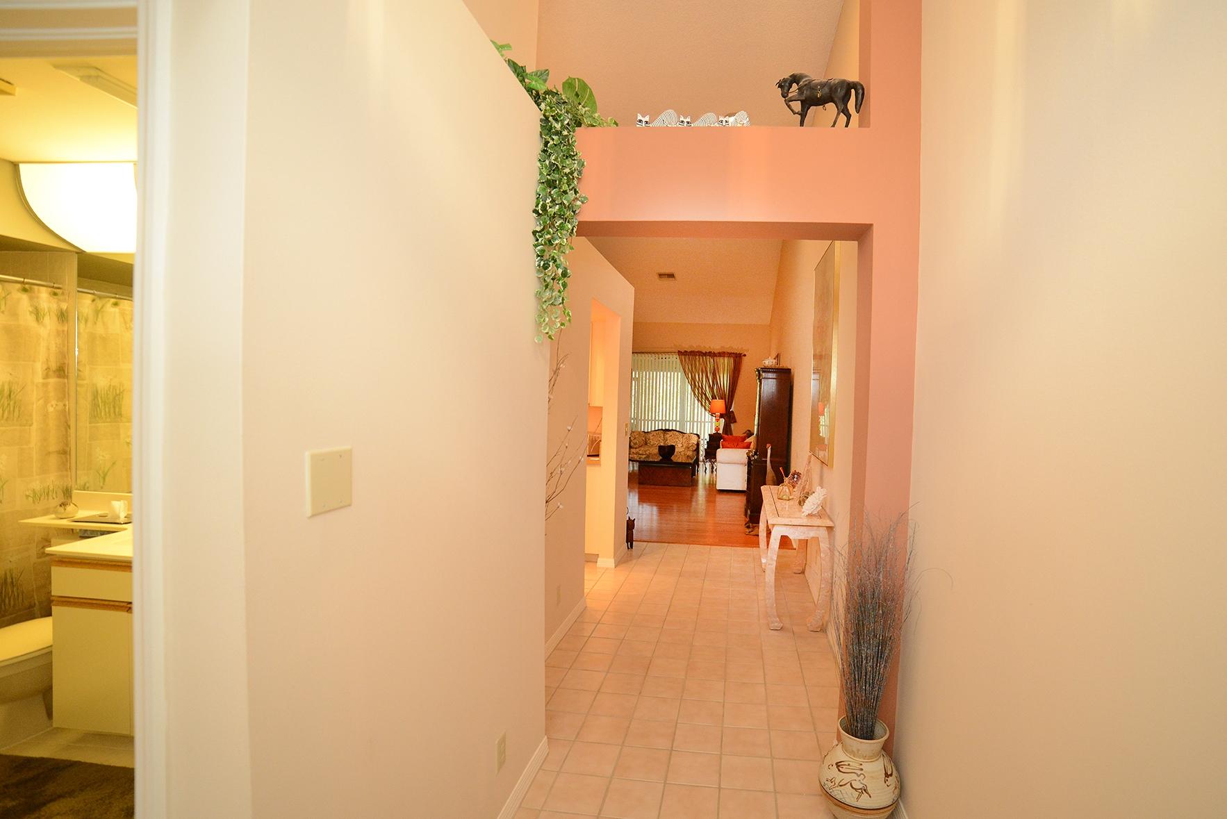 10981 Ladera Lane, Unit B Boca Raton, FL 33498 - Photo 3 of 21 Foyer area