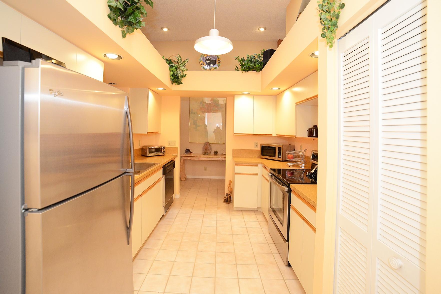 10981 Ladera Lane, Unit B Boca Raton, FL 33498 - Photo 8 of 21 Kitchen