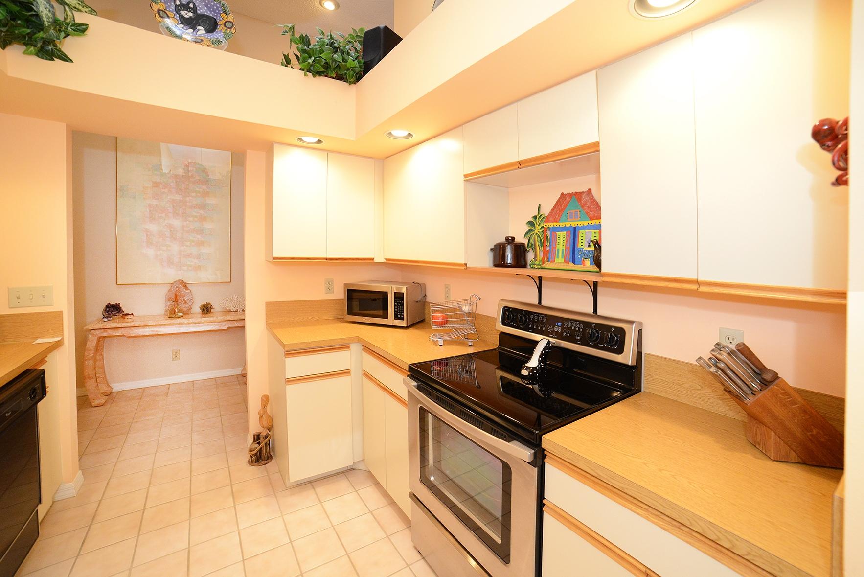 10981 Ladera Lane, Unit B Boca Raton, FL 33498 - Photo 9 of 21 Kitchen