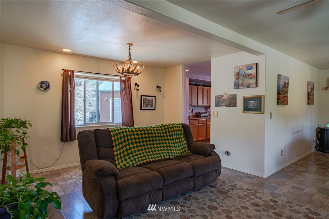 28 Alkali Lake Road Riverside, WA 98849 - Photo 7 of 35 a living room with furniture and a window