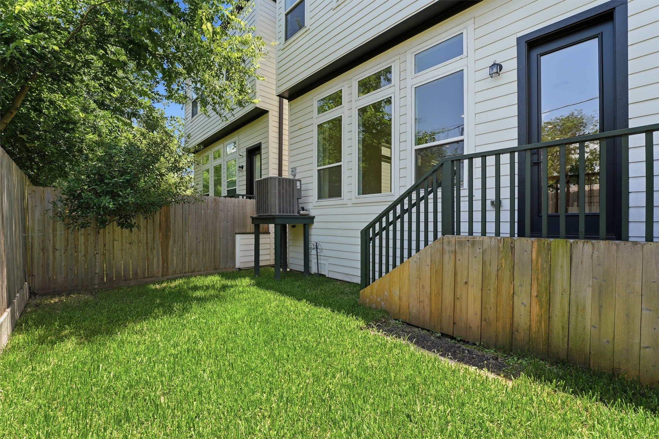 5004 Darling Street Houston, TX 77007 - Photo 37 of 41 Private back yard