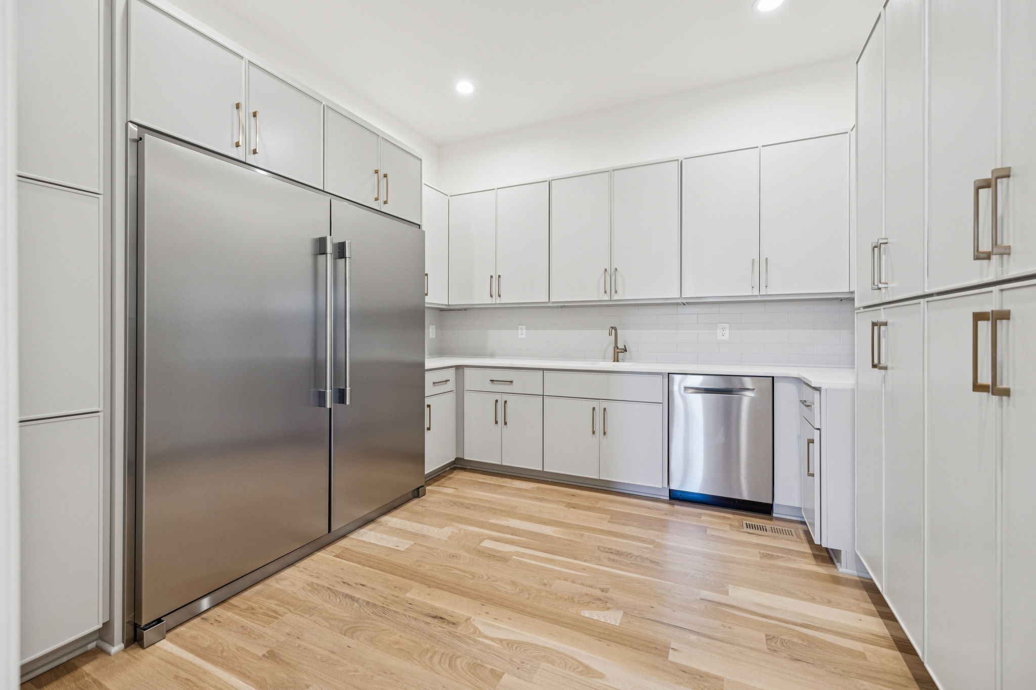 1323 Harding Place Nashville, TN 37215 - Photo 20 of 95 a kitchen with white cabinets and white appliances