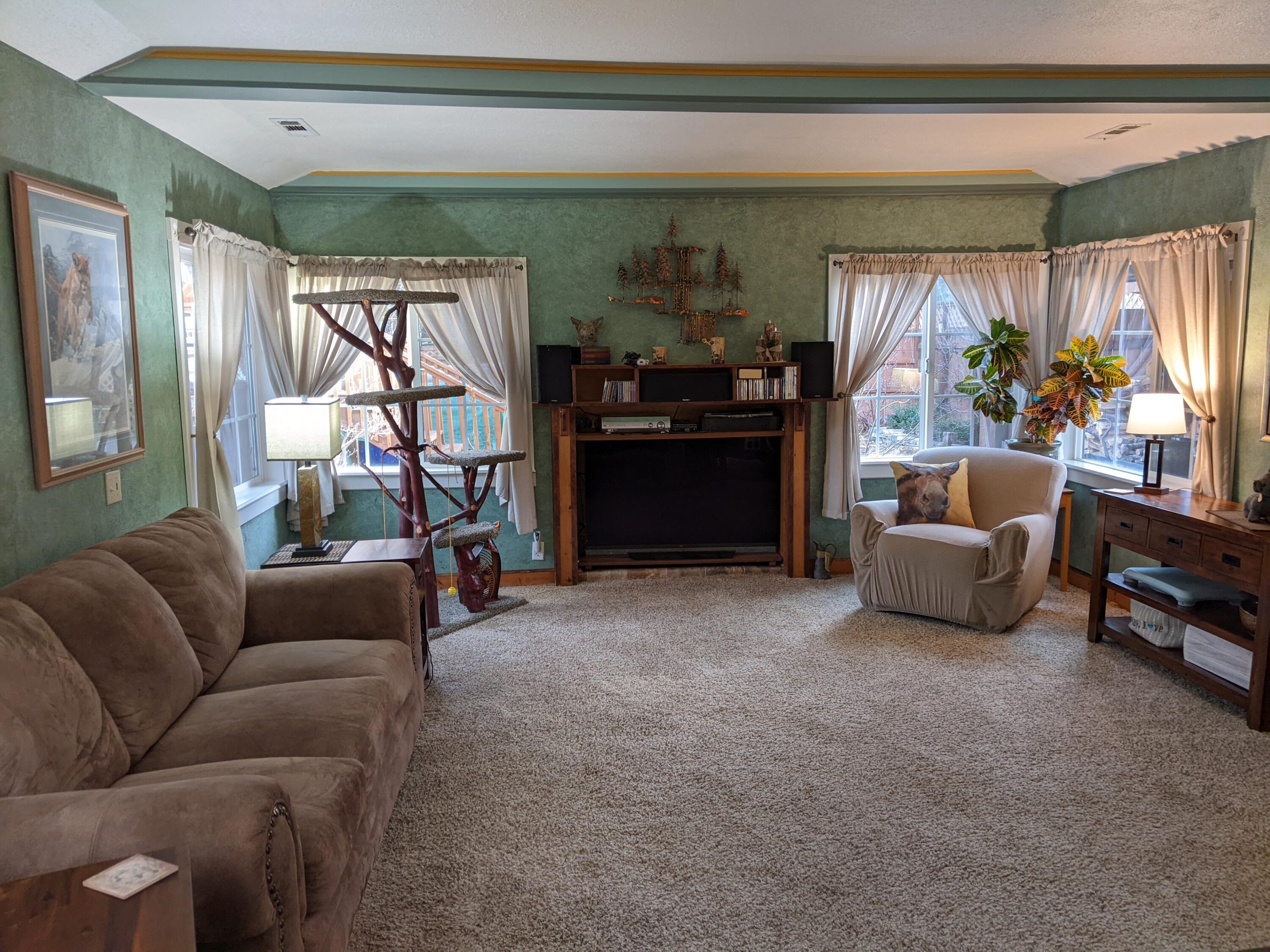 1472 Pine Grove Road Rogue River, OR 97537 - Photo 21 of 29 Living room