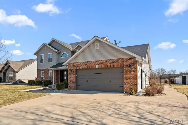 $475,000 | 112 Liederkranz Lane, Millstadt, IL 62260