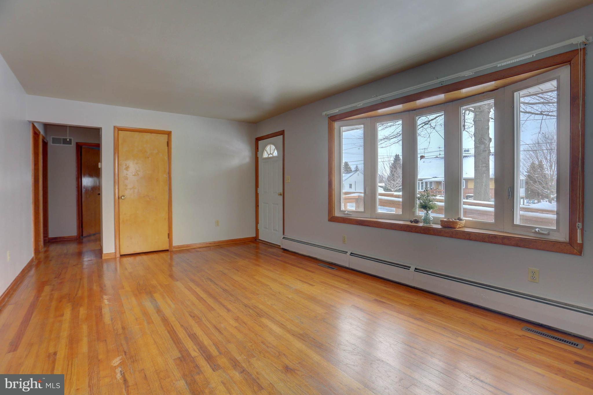 224 Colebrook Road Elizabethtown, PA 17022 - Photo 3 of 27 Gallery Image 3