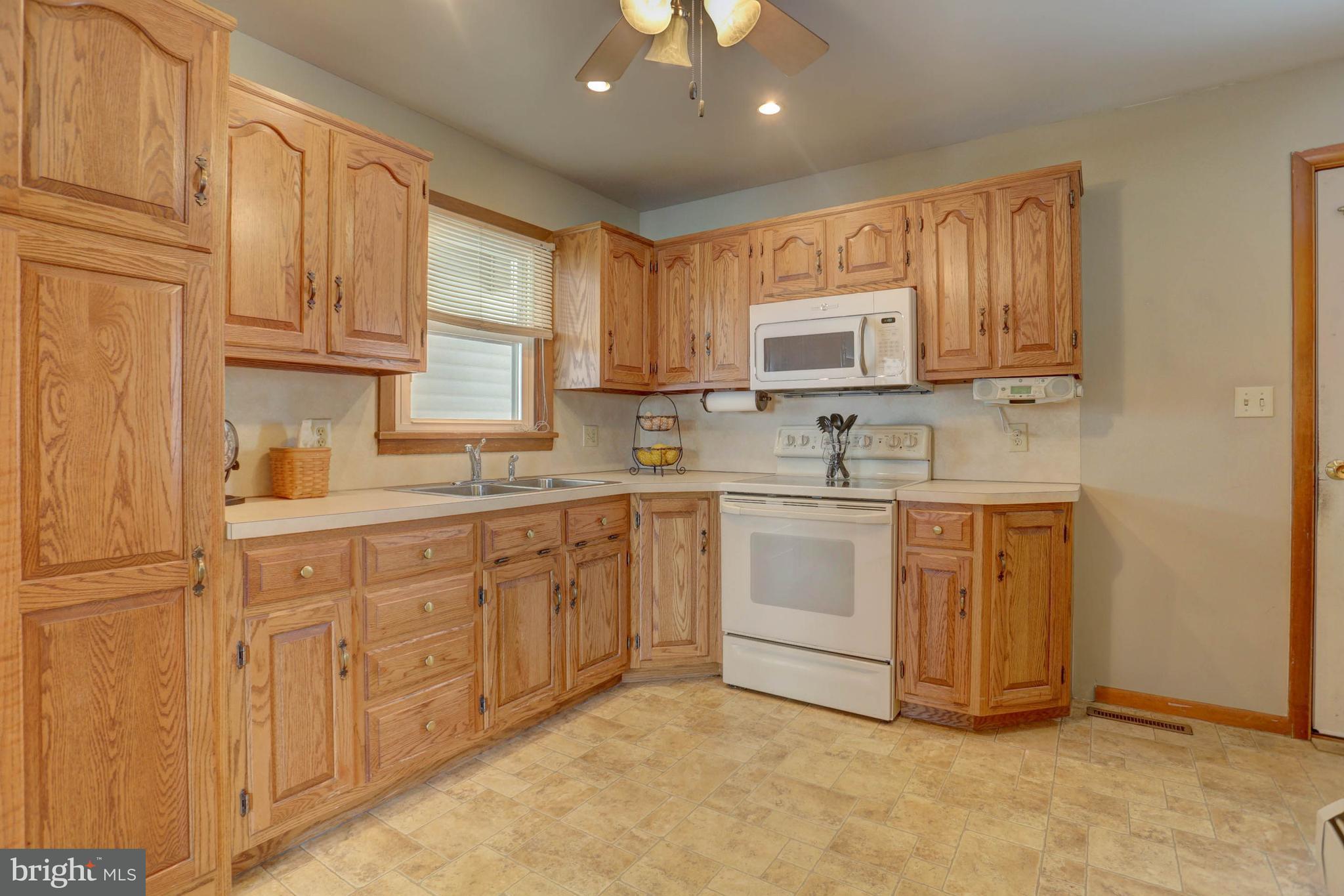 224 Colebrook Road Elizabethtown, PA 17022 - Photo 6 of 27 Gallery Image 6