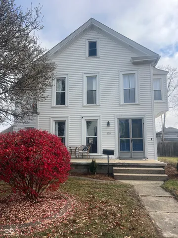 $299,900 | 225 North Center Street, Plainfield, IN 46168