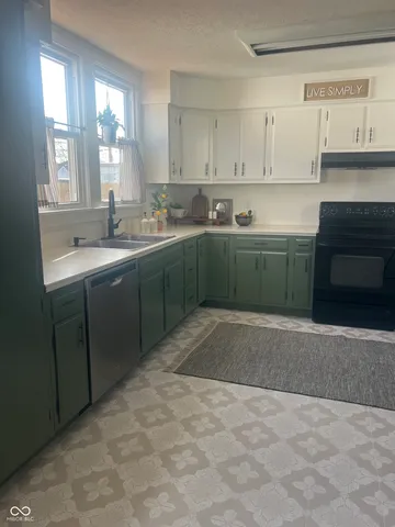 $299,900 | 225 North Center Street, Plainfield, IN 46168