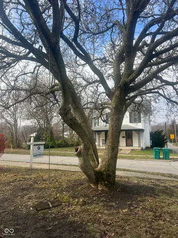 $299,900 | 225 North Center Street, Plainfield, IN 46168