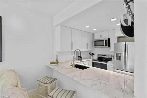 $5,500 | 3308 Europa Drive, Unit 30, Naples, FL 34105