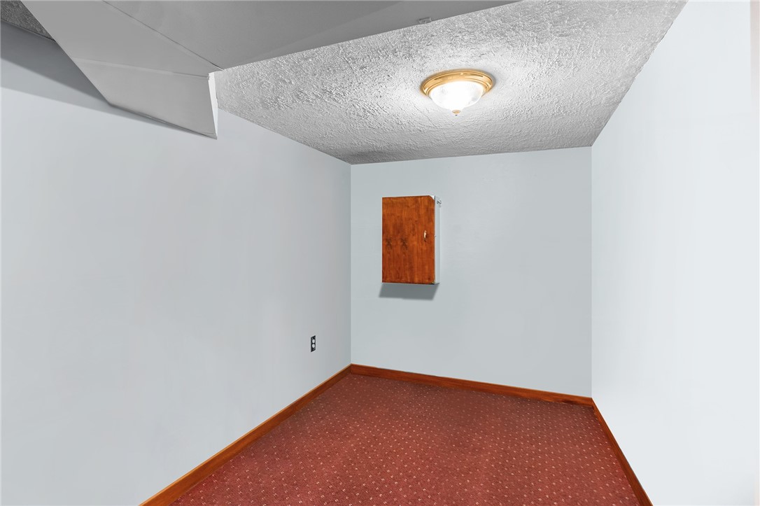 11 Red Robin Road Cranston, RI 02920 - Photo 25 of 34