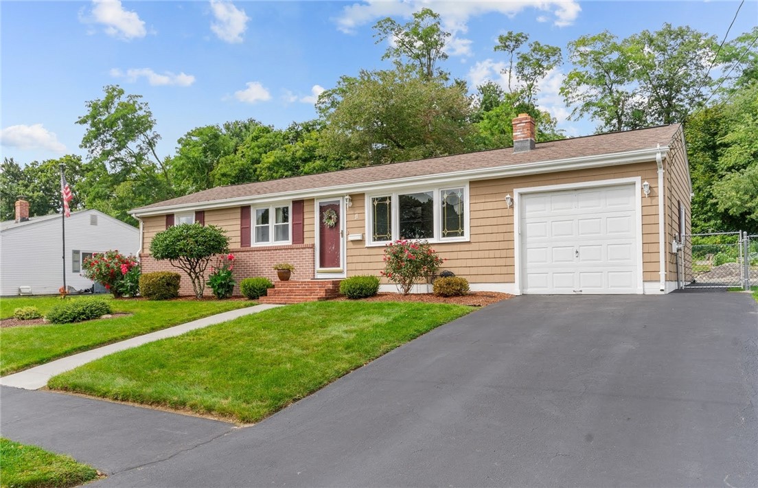 11 Red Robin Road Cranston, RI 02920 - Photo 3 of 34