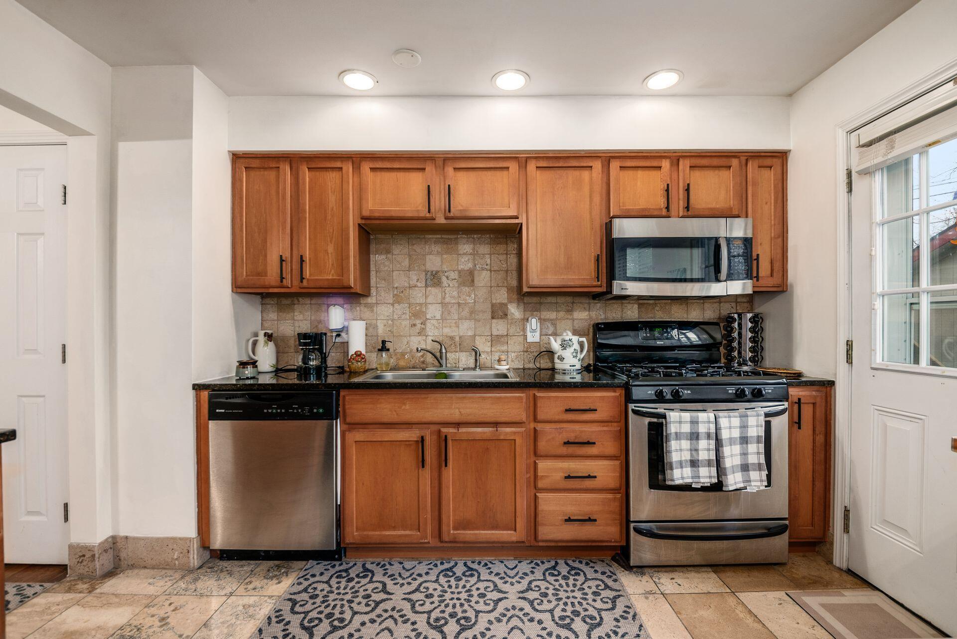 287 Fenway Road, Unit B Columbus, OH 43214 - Photo 5 of 40 018_4a30d1_L 287 Fenway Rd063