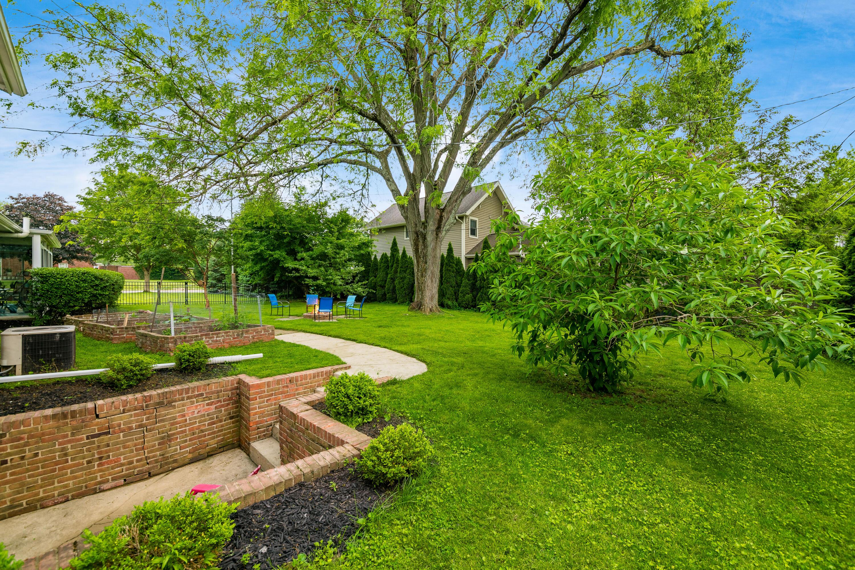 2175 Ridgeview Road Columbus, OH 43221 - Photo 5 of 36 L_2175_Ridgeview010