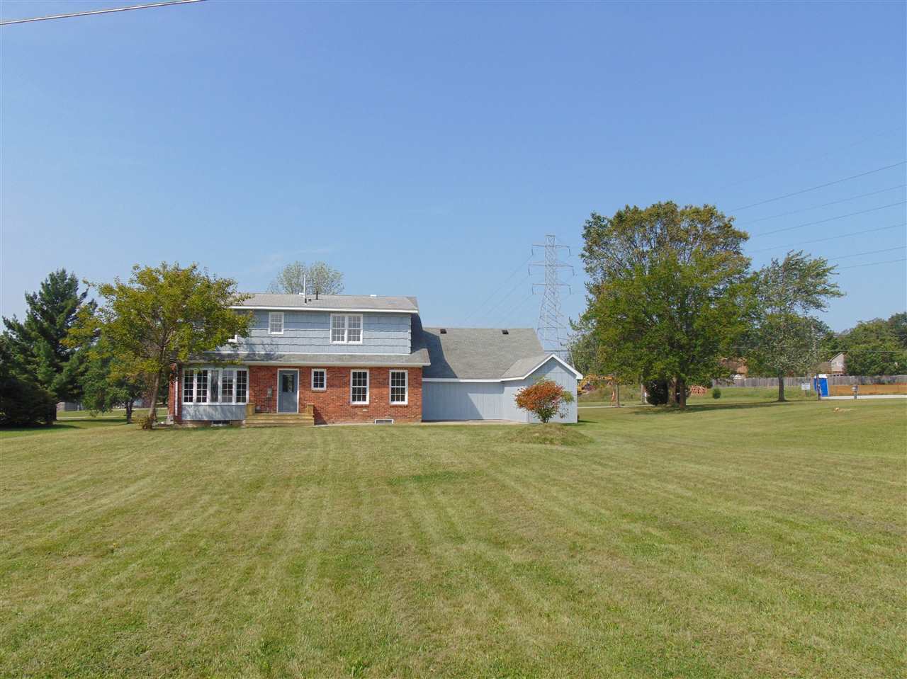 9242 Auburn Road Fort Wayne, IN 46825 - Photo 3 of 20