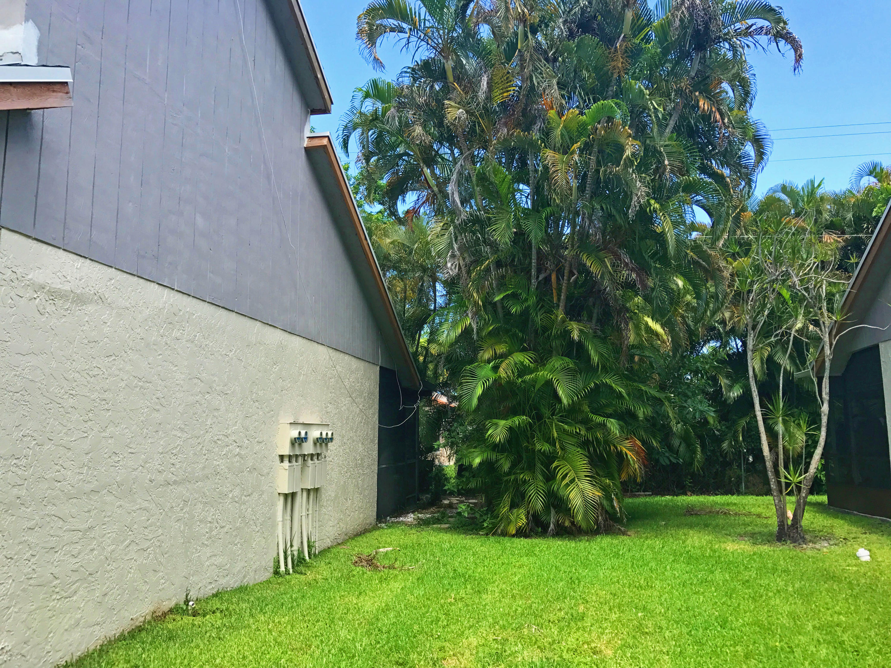 9314 Ketay Circle Boca Raton, FL 33428 - Photo 2 of 8 OVERSIZED SIDE YARD