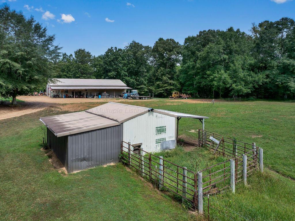 117 Davidson Loop Oakman, AL 35579 - Photo 8 of 39 horse stable